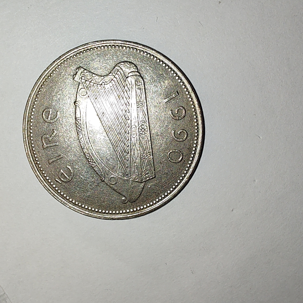 Irish Harp Coin - 1990 Silver Tone